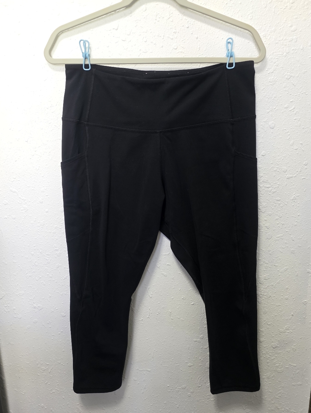 Women's Black High-Waist Cropped Leggings